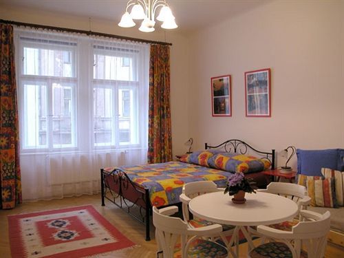 Pragues Rainbow Guest House Extérieur photo